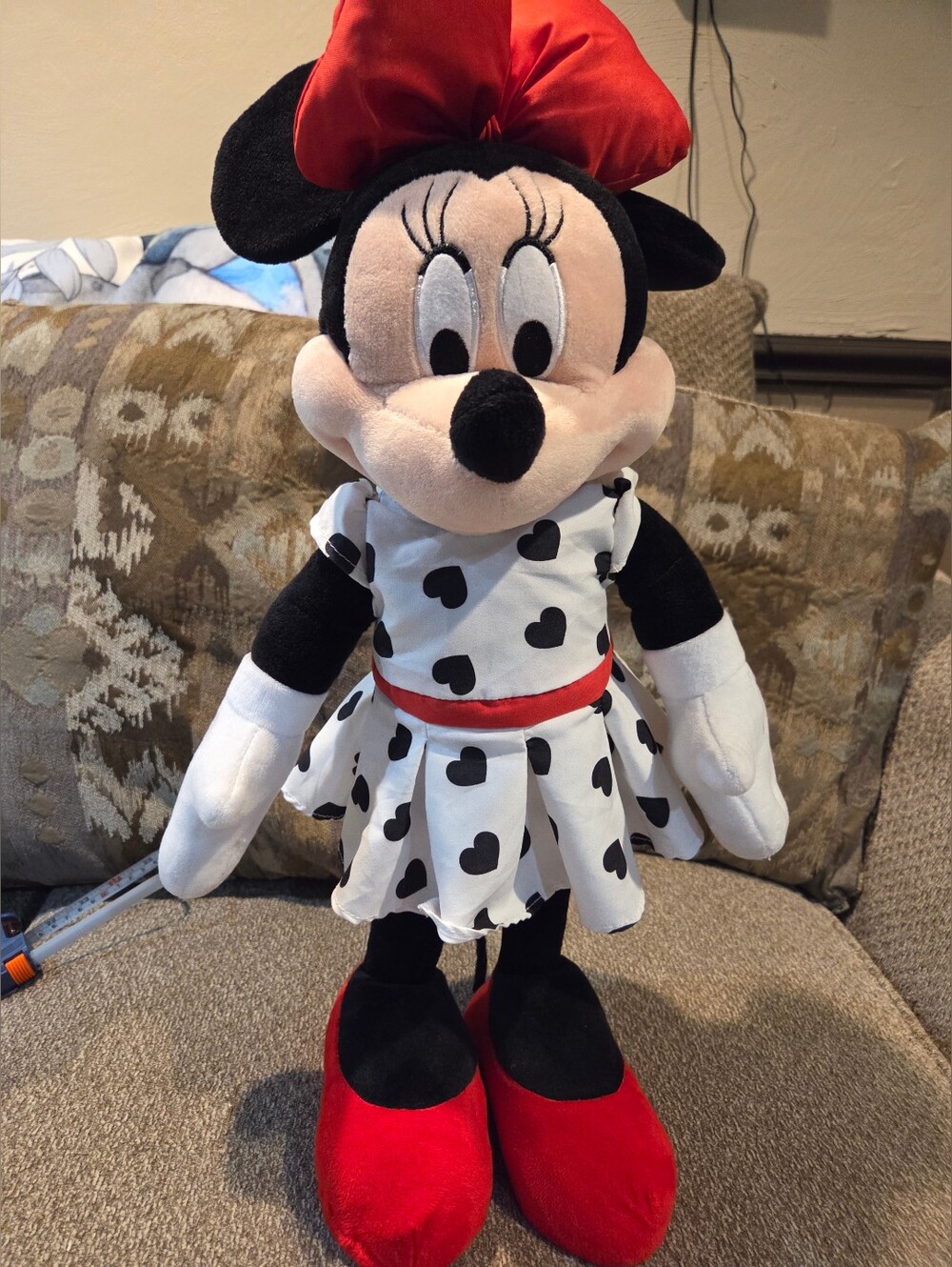 Valentines DayMinnie Mouse Plush Greeter in Black, White & Red